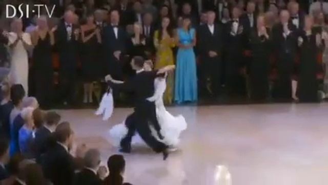世界 華爾滋 連8次冠軍 2019 在英國黑池 Arunas & Katusha 舞多美麗 氣質 高雅 影片來自 DSITV смотреть онлайн
