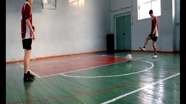 Технический приём игры в футбол - Передача и остановка мяча смотреть онлайн