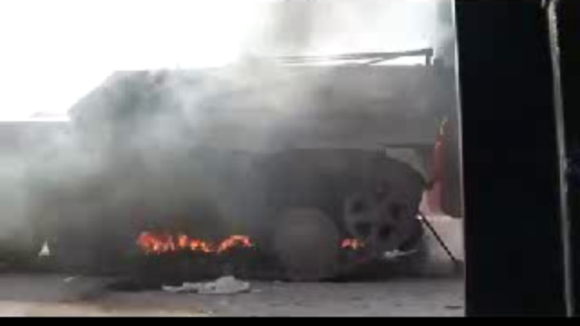 Бои в Сирии (2011 г.) Подрыв БМП смотреть онлайн