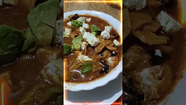 sopa de tortilla o sopa azteca