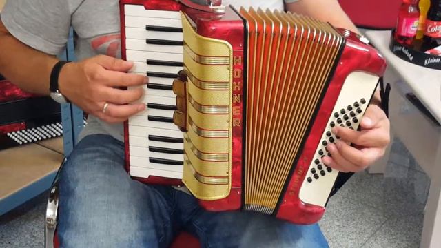 Klangprobe Akkordeon Hohner Student IV смотреть онлайн