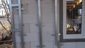 Монтаж подсистемы для фасадных панелей на дом из газобетона | Академия Кровли Тюмень
