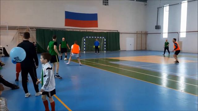 Вместе с папами поздравляем наших любимых бабушек, мамочек и сестренок! смотреть онлайн