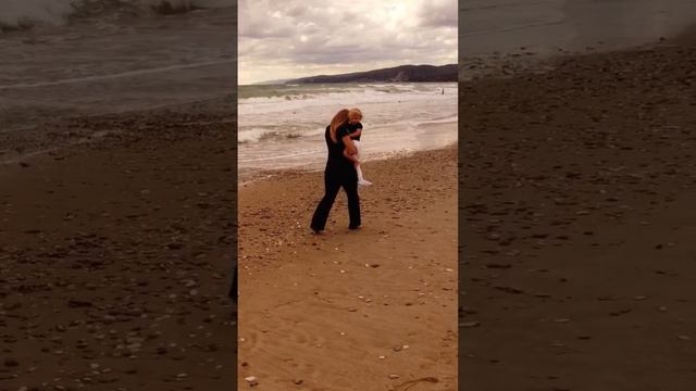 «Стоит баловать детей? « Непременно балуйте,неизвестно,какие испытание им приготовила жизнь смотреть онлайн