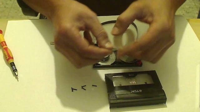 How to repair VHS,8mm,Hi8,VHS-C or miniDV Video Tapes in 2 Min! איך לתקן קלטת וידאו בשתי דקות! смотреть онлайн