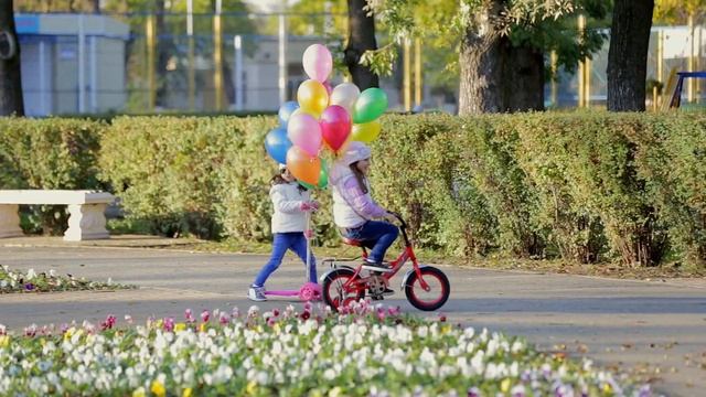 Клип Папе на День Рождения! Поют доченьки для папули смотреть онлайн