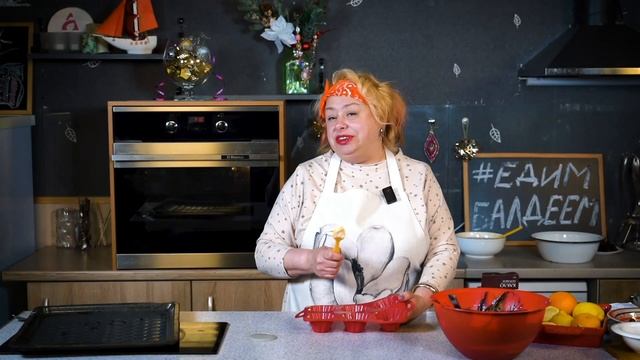 САМЫЙ ШОКОЛАДНЫЙ ИЗ ВСЕХ ШОКОЛАДНЫХ ДЕСЕРТОВ // Фондан // Открой Холодильник смотреть онлайн