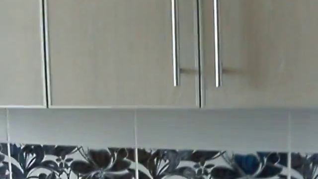 Кухонный гарнитур прямой-фасады пластик в AL профиле....Дверки-петли с доводчиком... смотреть онлайн