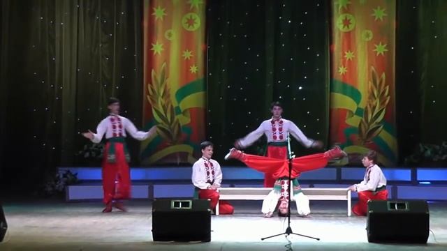 Украинский танец "На скамейке" смотреть онлайн