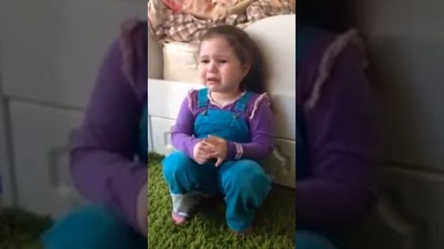 Прикол девочка плачет
