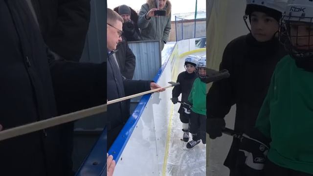 Алексей Текслер обещал подарить школьнику клюшку смотреть онлайн