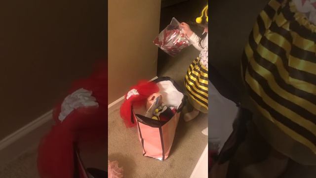 Прям не знаю, какой костюм сегодня надеть🤔