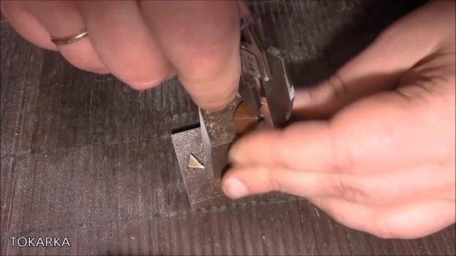 КАК СДЕЛАТЬ ФОНАРИК ИЗ КЛЕЕВОГО КАРАНДАША / HOW TO MAKE A FLASHLIGHT FROM THE ADHESIVE PENCIL смотреть онлайн