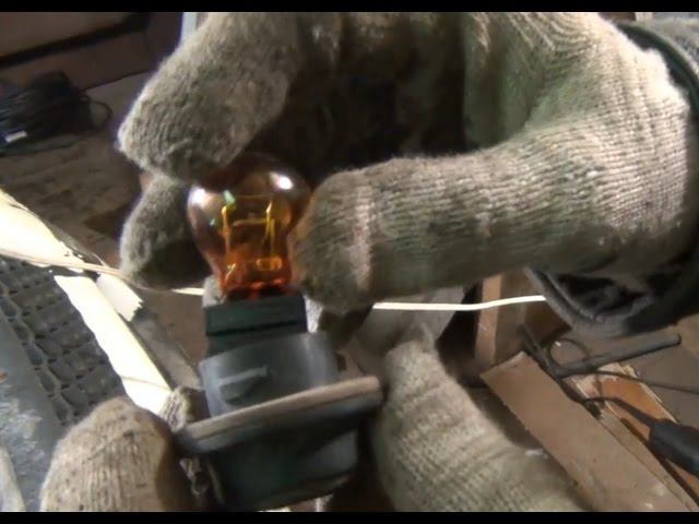 Замена лампы поворотника Dodge - Caravan смотреть онлайн