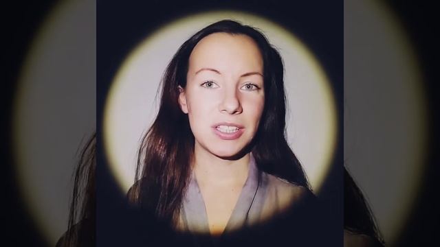 Стихотворение Константина Симонова "Тринадцать лет. Кино в Рязани... ". Читает Евгения Козырева смотреть онлайн