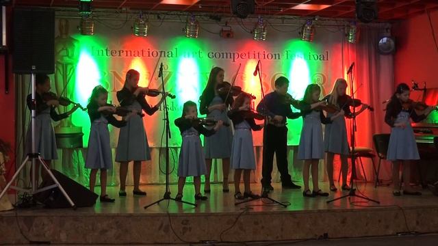 «Ave Maria» Исполняет ансамбль скрипачей «Мороженое» смотреть онлайн