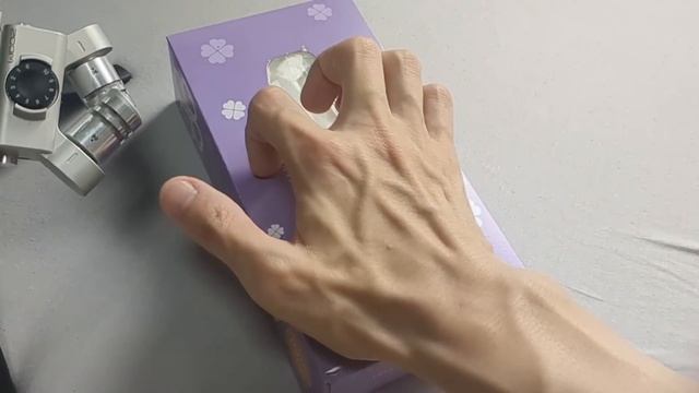 ASMR Sound of hands touching tissue box смотреть онлайн