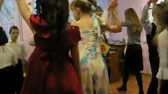Яся танцует общий танец 23 февраля 2012 смотреть онлайн