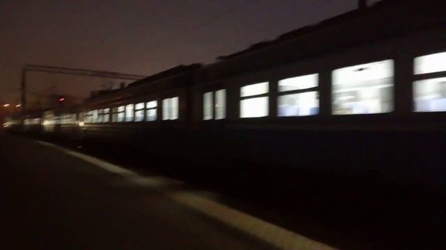 "хватило на 1.5 месяца" Шестивагонная Эд9м-100 6080 Тарасовка-Киев прибывает на 23 путь ст.Киев-Пас смотреть онлайн