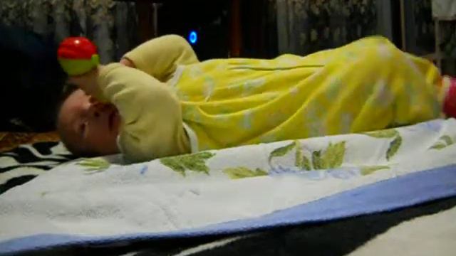 Максим научился переворачиваться смотреть онлайн