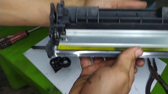 Canon printer cartridge all over cleaning. How to solve black line problem in canon lbp2900! myanma смотреть онлайн