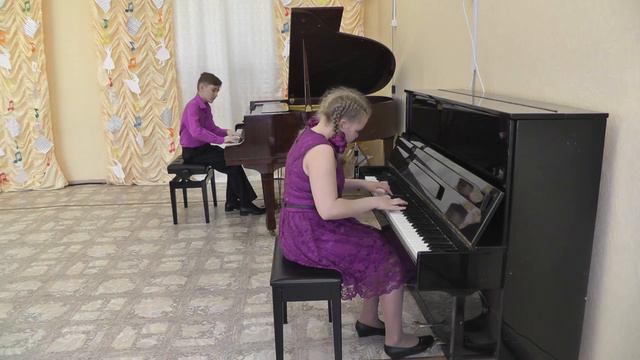 А.Бызов "В землянке". Исполняют: Гладковская Оля, Дьердь Лёня смотреть онлайн
