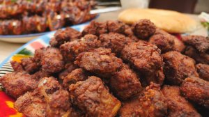 Лучший рецепт свиных ребер к пиву в казане на костре.