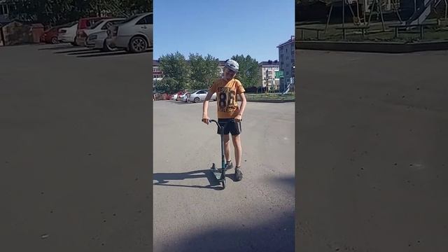 Топ 5 трюков на самокате для начинающих смотреть онлайн
