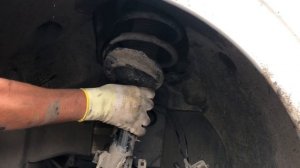 Замена передней стойки на Мercedes Vito 2008 года