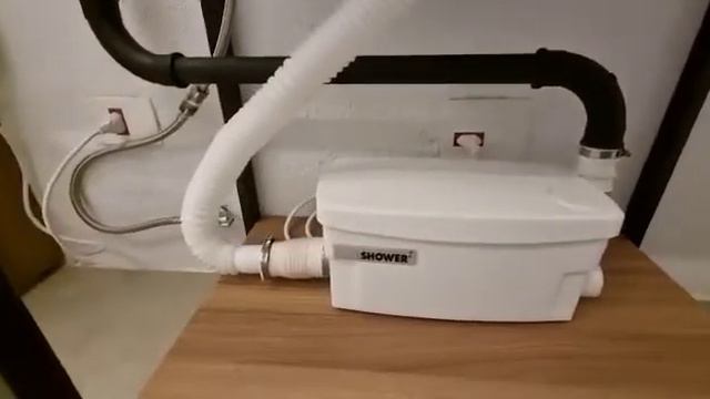 Bomba Sanishower + para criar um lavatório em locais que não possuem saída para esgoto смотреть онлайн