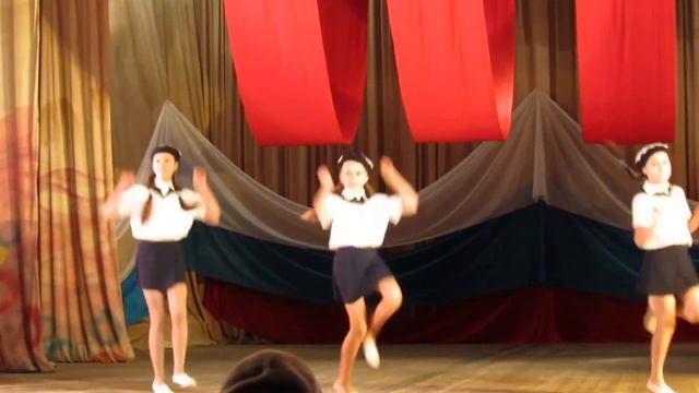 Танец "Эй моряк ты слишком долго плавал". смотреть онлайн