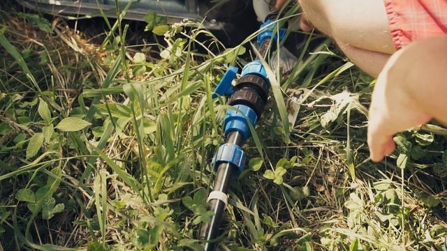 Лейка больше не нужна. Простая система полива для грядок в теплице, за небольшие деньги. смотреть онлайн