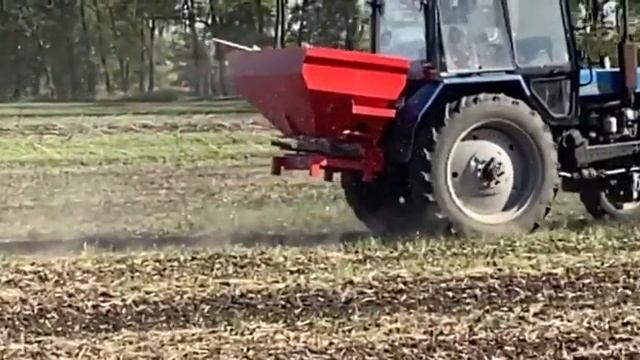 РУМ в работе в поле разбрасыватель удобрений смотреть онлайн