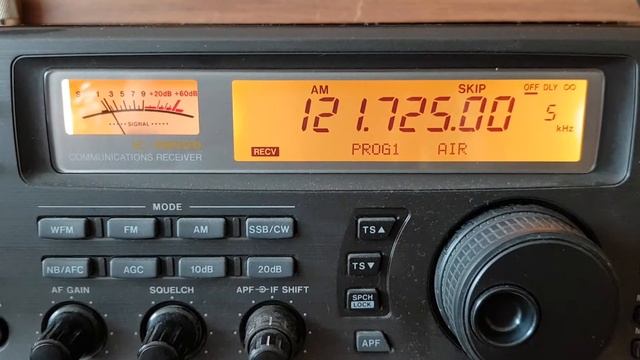 121.725 MHz - Vienna/Wien Schwechat LOWW, Austria - ATIS смотреть онлайн