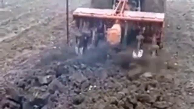 Вспашка не разрушающая структуру почвы. Плодородие земли. смотреть онлайн