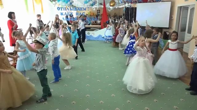 Зажигаем и с неба падает звезда. (Выпуск в садике. 2018.) смотреть онлайн