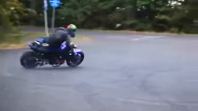 парень на мотоцикле жёт смотреть онлайн