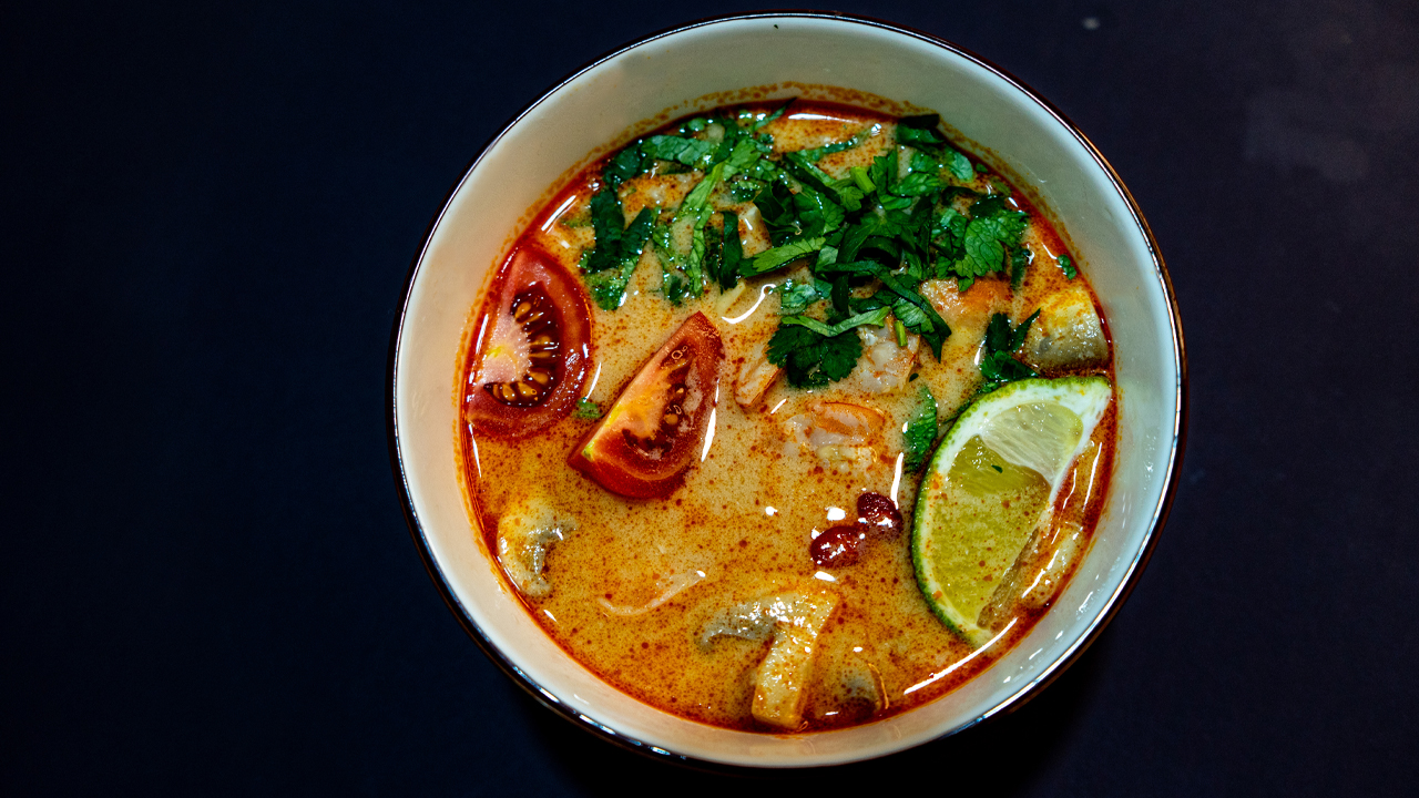 Сливочный суп с рисом на кокосовом молоке с креветками смотреть онлайн