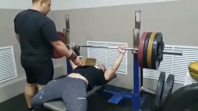 Потихоньку восстнавливаемся, тренер Соловецкий Эдуард, жим на брусок 180кг, собственный вес 73кг?? смотреть онлайн