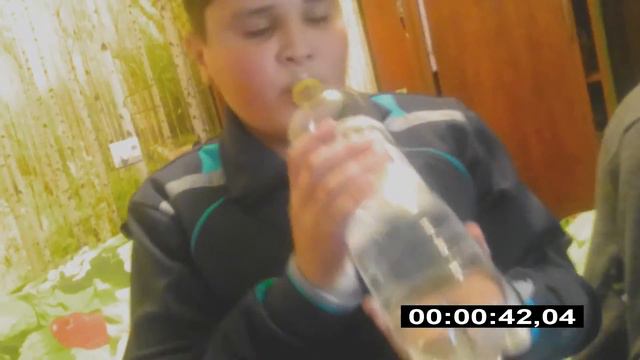 КТО БЫСТРЕЕ ВЫПЬЕТ 1.5 ЛИТРА ВОДЫ смотреть онлайн