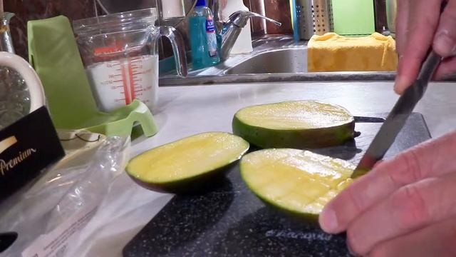 Лайфхак. Как правильно почистить манго смотреть онлайн