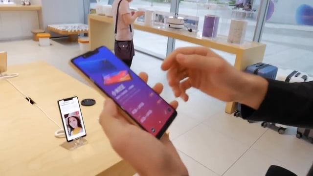 Обзор Xiaomi Mi8 и Xiaomi Mi8 SE смотреть онлайн