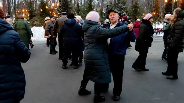 ТАНЦЫ В ПАРКЕ ГОРЬКОГО/РЕТРО ПАРК/ХАРЬКОВ/ФЕВРАЛЬ 2022?? смотреть онлайн