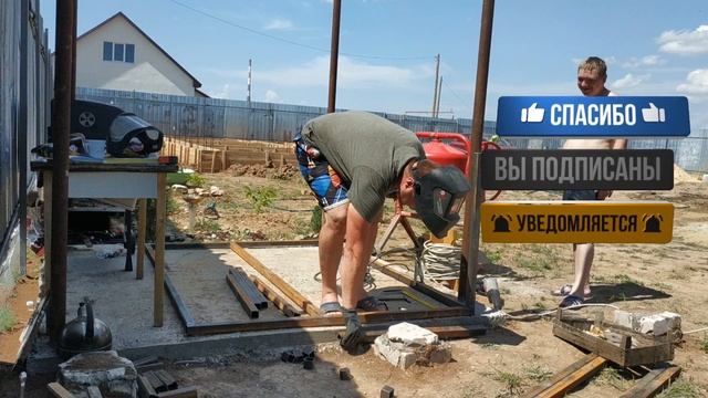 Парень сделал просторный дачный душ с зоной для переодевания своими руками смотреть онлайн