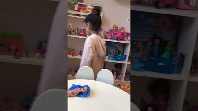 Влог-играю в куклы.Blog-Milana plays with her dolls смотреть онлайн