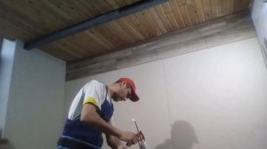 Клеим ламинат на стену из ГКЛ или обшивка стен из гипсокартона ламинатом