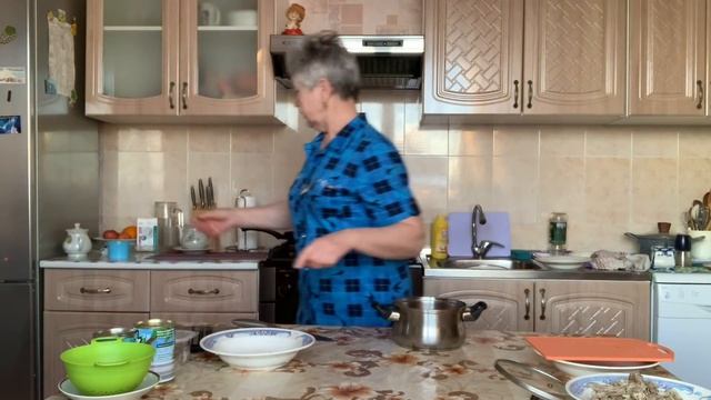 Праздничный стол ..»из того,что было..» смотреть онлайн