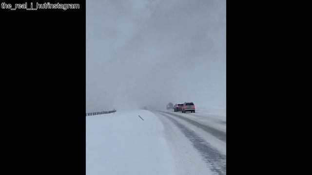 Снежная лавина сошла на автотрассу в Колорадо смотреть онлайн