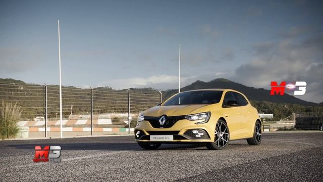 NEW RENAULT MEGANE RS TROPHY 2019 - FIRST TEST DRIVE смотреть онлайн