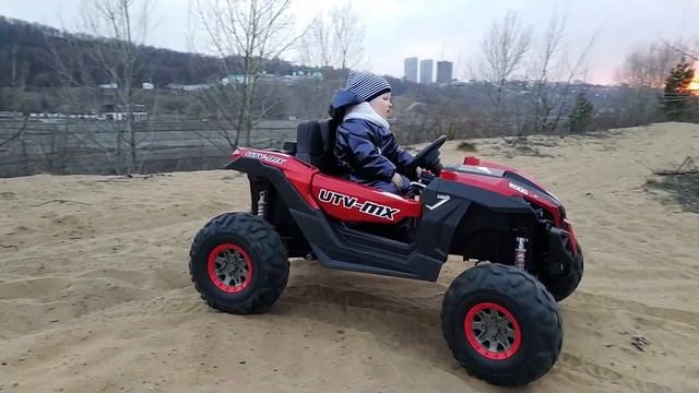 Двухместный детский электромобиль багги (Buggy XMX 603). Катаемся по пескам. смотреть онлайн